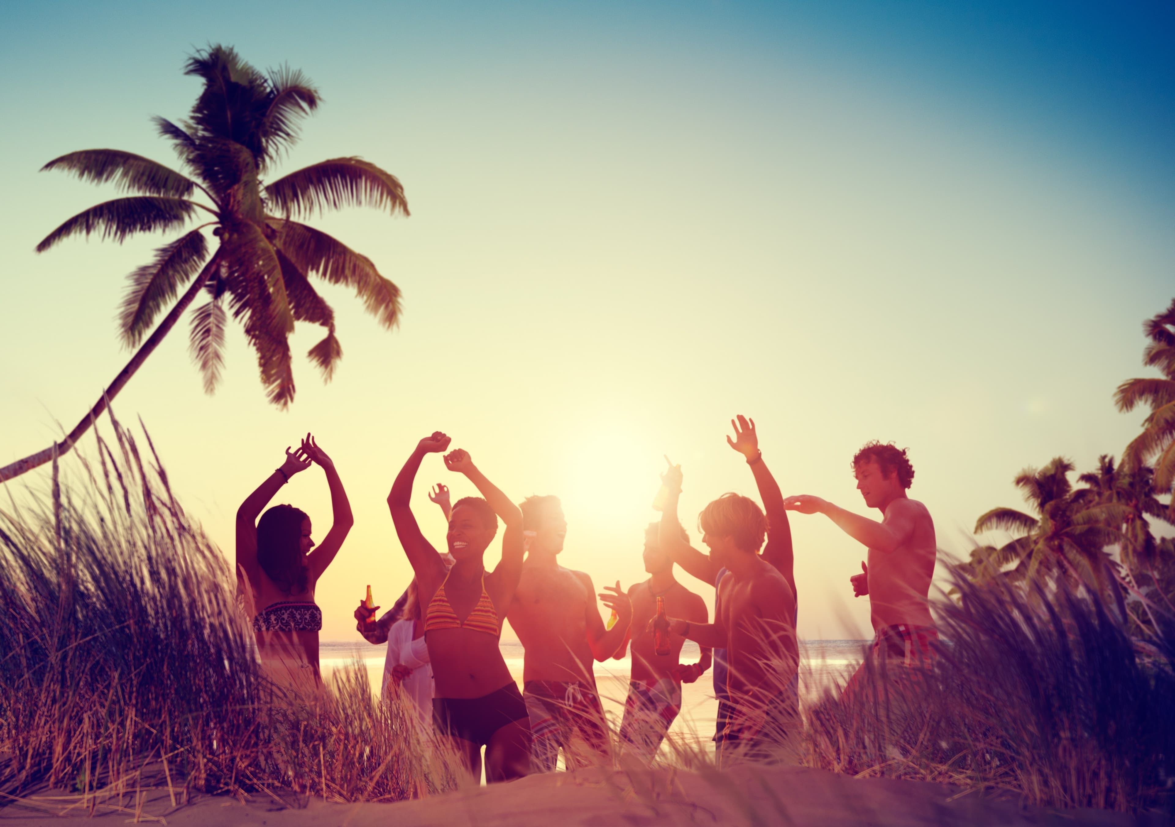 Fiesta de amigos en la playa